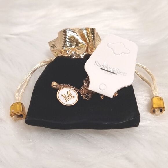 SHELL INITIAL PENDANT NECKLACE stainless steel gold plated M N O or P - Picture 2 of 14